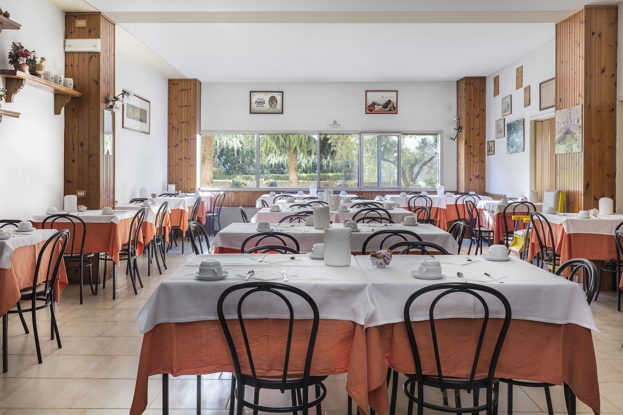 Hotel Darsena Passignano sul Trasimeno Exterior foto